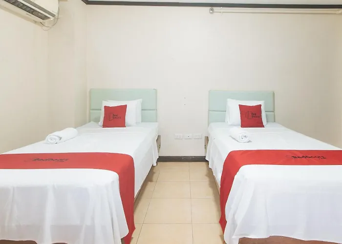 Hotel Reddoorz New Era Budget Mabolo Former Reddoorz Near Landers Superstore 2*